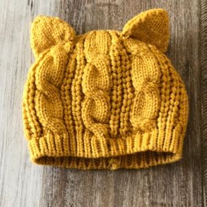 NWOT Cable knit beanie